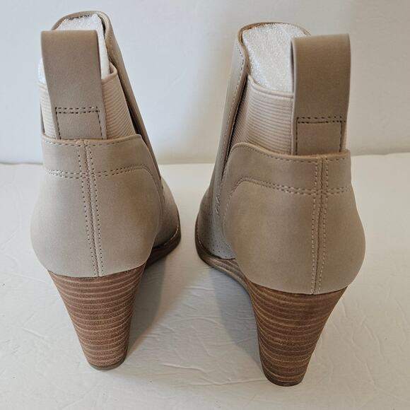 DV by Dolce Vita Gerdy Bootie Beige Ankle Wedge Heel Women's 6 Boho Chic Casual - Picture 5 of 9